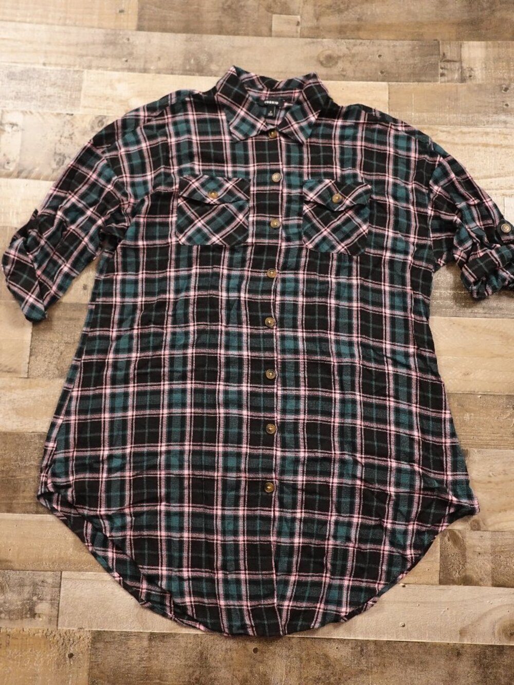 Torrid‎ Plaid Button Up Shirt Women’s Size 2 Black Teal Pink Roll Tab Flannel